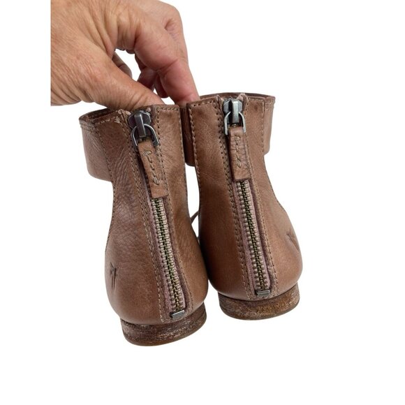 *Frye Carson Sandals Womens Sz 7 Ankle Strap Brown Leather Designer Summer Flat - Picture 9 of 14